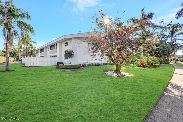 view of side of property featuring a lawn