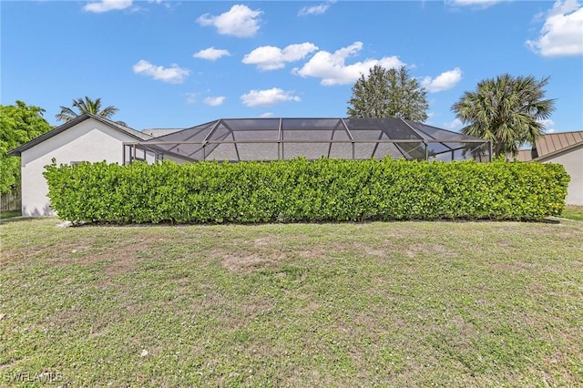 view of yard with a lanai