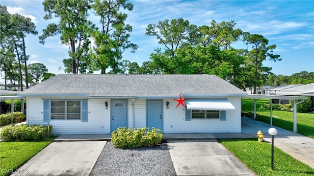 view of front of house with a front lawn