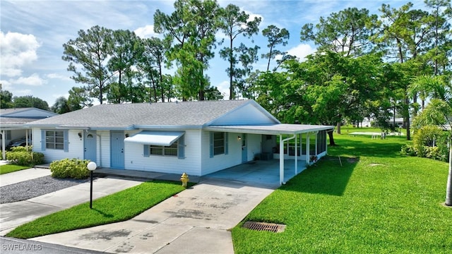 view of front of house featuring a front lawn and a carport