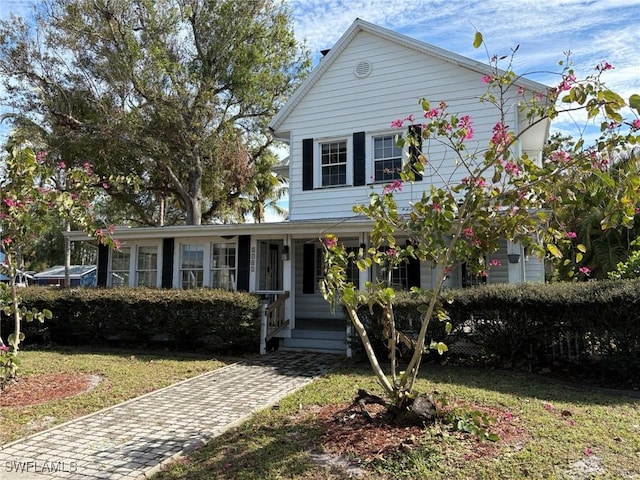 view of front of house featuring a front yard