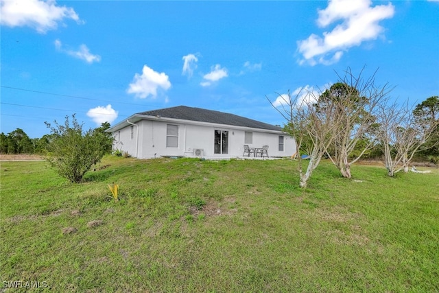 back of house featuring a yard