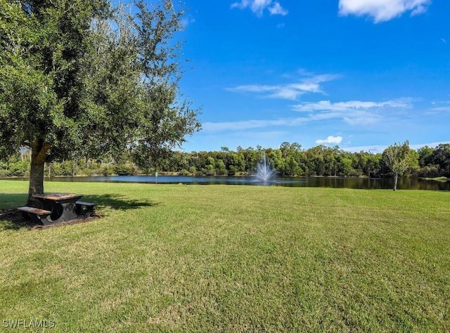 view of yard featuring a water view