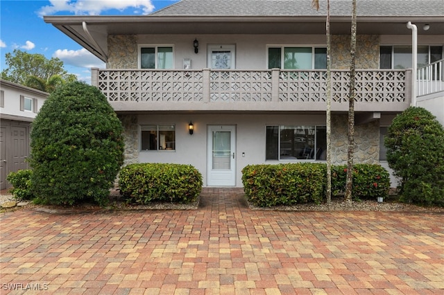 view of front of house with a balcony