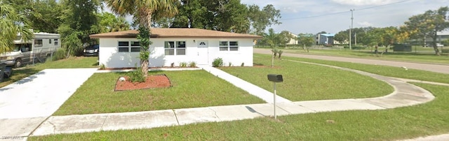 view of front of house with a front lawn