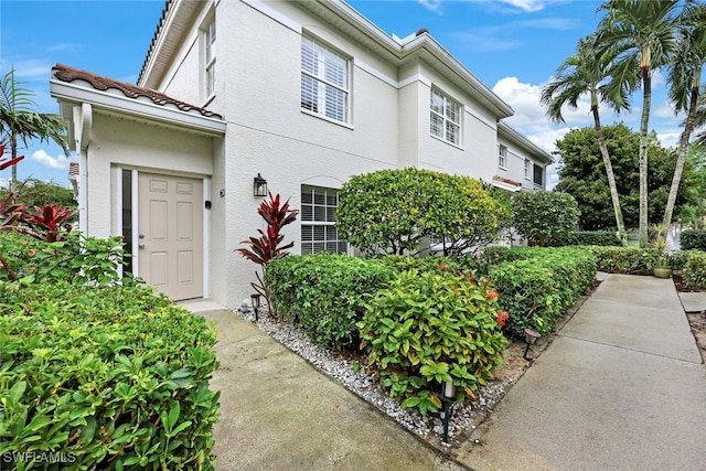 view of front of property featuring stucco siding