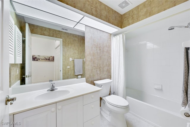 full bathroom featuring toilet, visible vents, shower / tub combo with curtain, and vanity