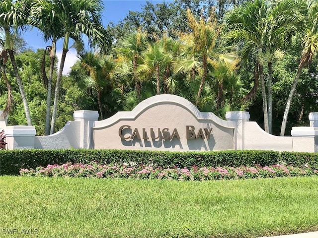 community sign featuring a lawn