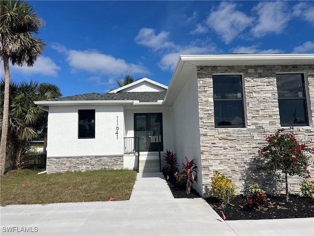 view of front of house with a front lawn