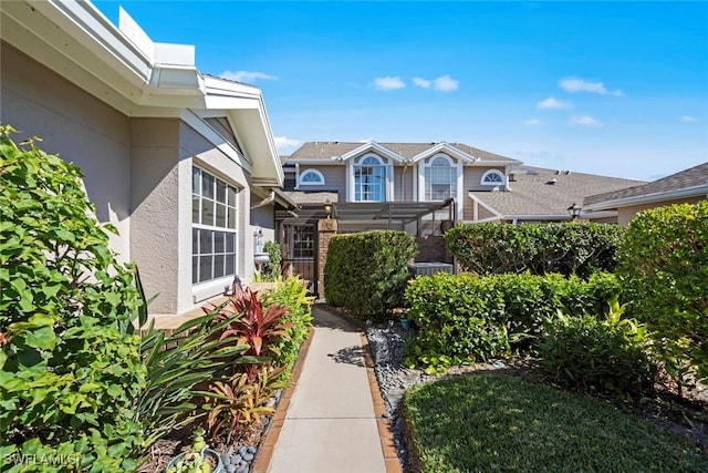 entrance to property with stucco siding