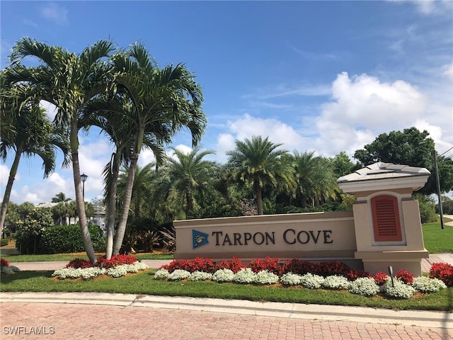 view of community / neighborhood sign