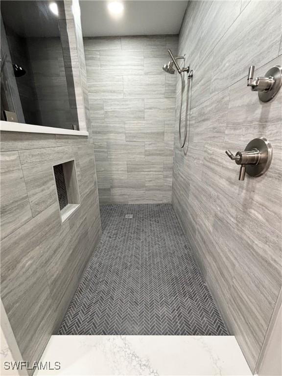 full bath featuring tiled shower