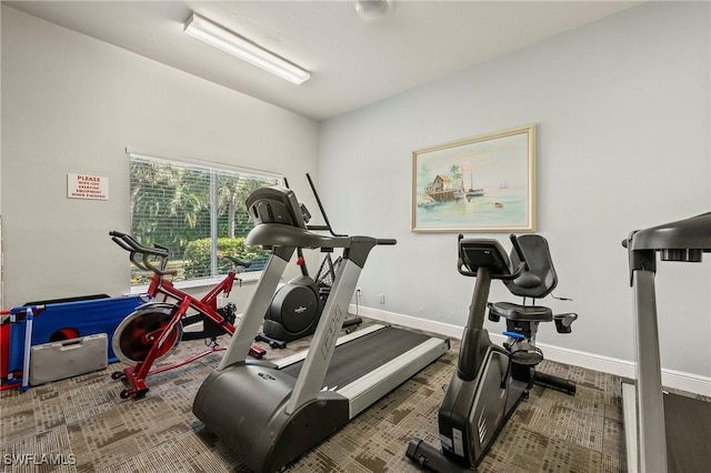 workout room featuring baseboards