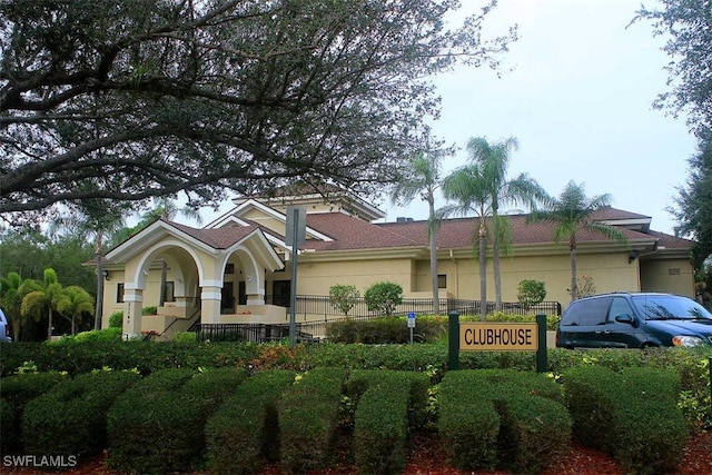 view of front of property