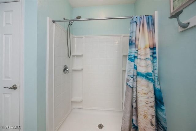 bathroom featuring curtained shower