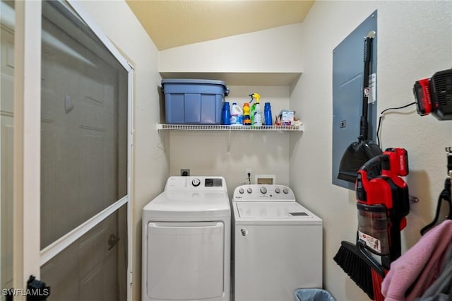 laundry room with laundry area and independent washer and dryer