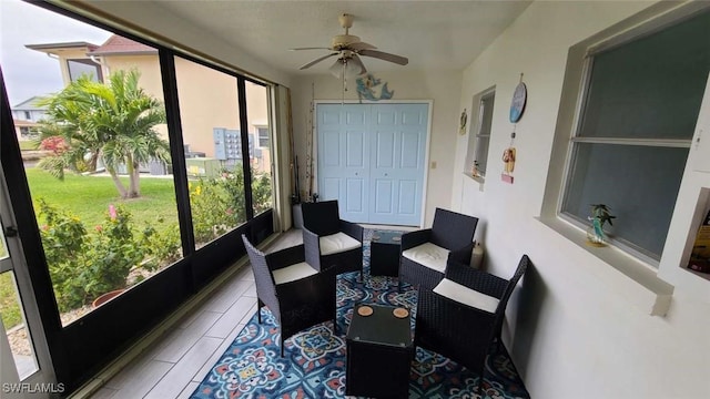 sunroom with ceiling fan