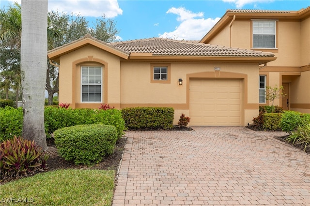 view of front facade with a garage