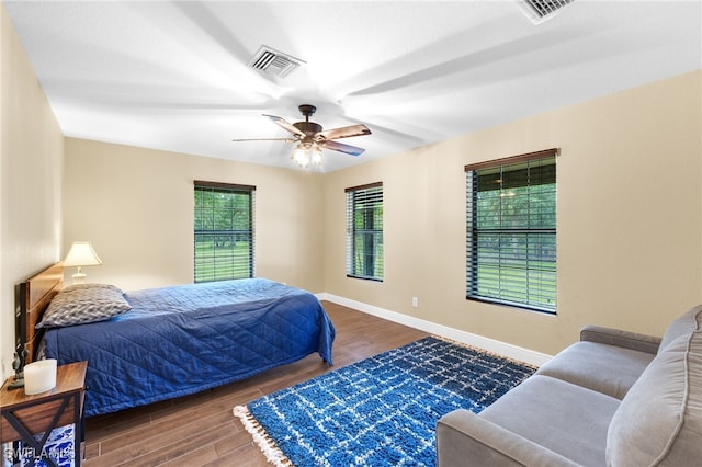 bedroom with ceiling fan