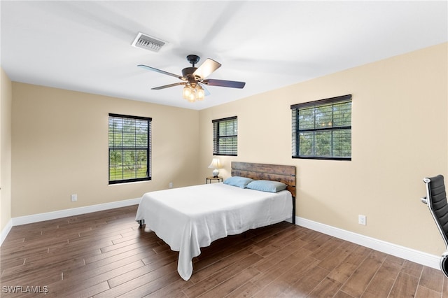 bedroom featuring ceiling fan