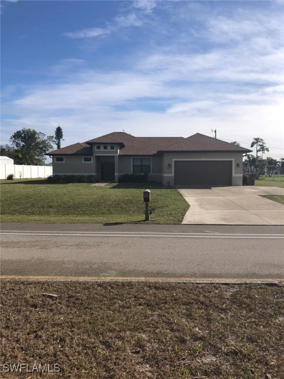 view of front of home featuring a front lawn