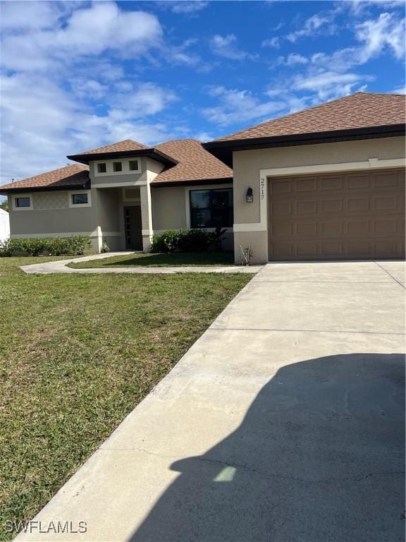 view of front of house featuring a garage and a front yard