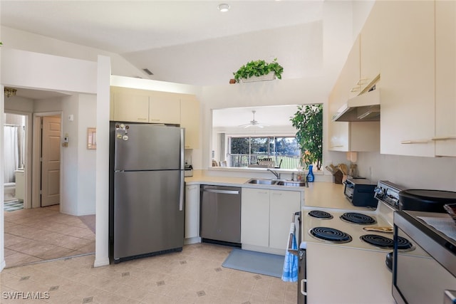 kitchen featuring lofted ceiling, sink, ceiling fan, stainless steel appliances, and cream cabinets