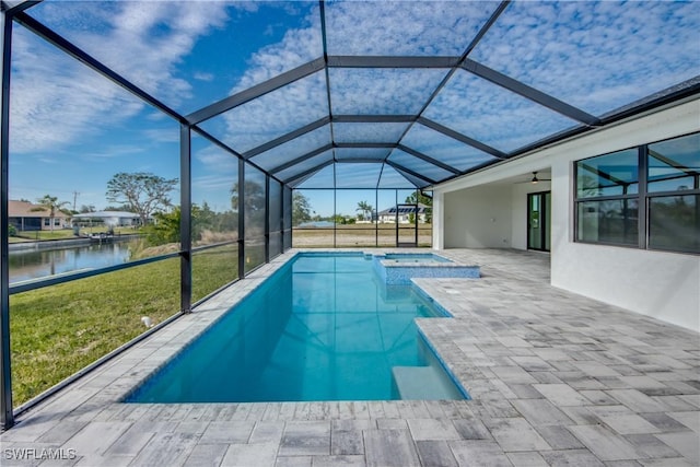 view of swimming pool with a patio area, a water view, a lanai, an in ground hot tub, and ceiling fan