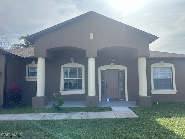 view of front of house with a front yard