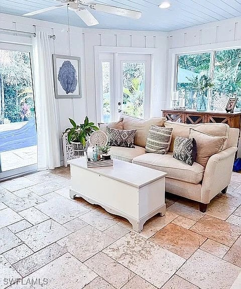 sunroom / solarium with ceiling fan