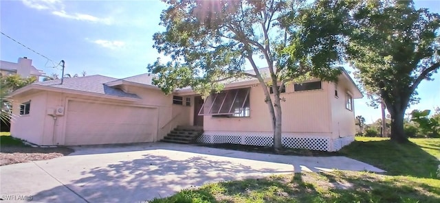 view of front facade featuring a garage