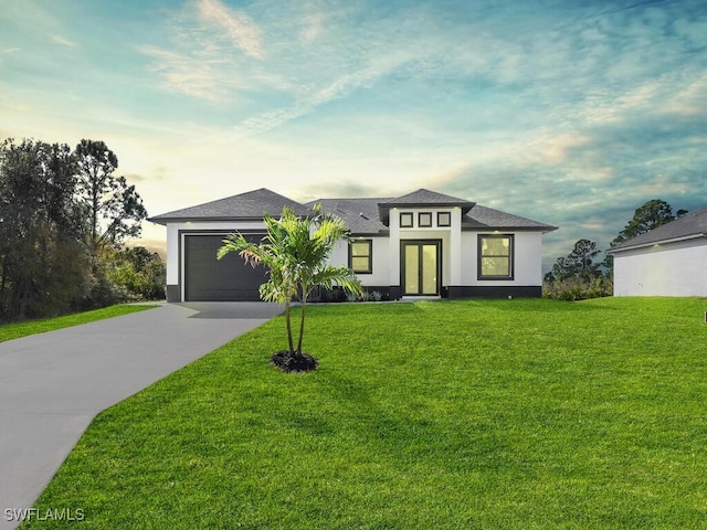 view of front of house featuring a garage and a front yard