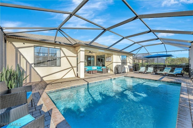 view of swimming pool featuring a lanai, an outdoor hangout area, a patio, and ceiling fan