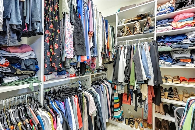 walk in closet featuring tile patterned floors