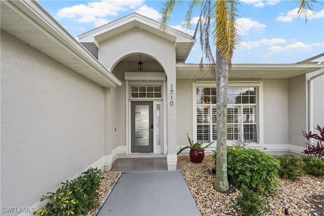 entrance to property with stucco siding