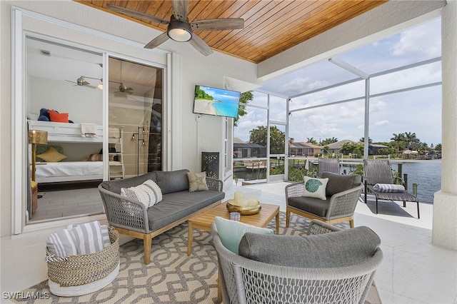 sunroom with outdoor lounge area and ceiling fan