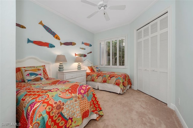 carpeted bedroom with ceiling fan, ornamental molding, and a closet