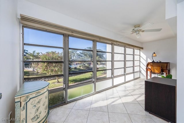 sunroom / solarium with ceiling fan