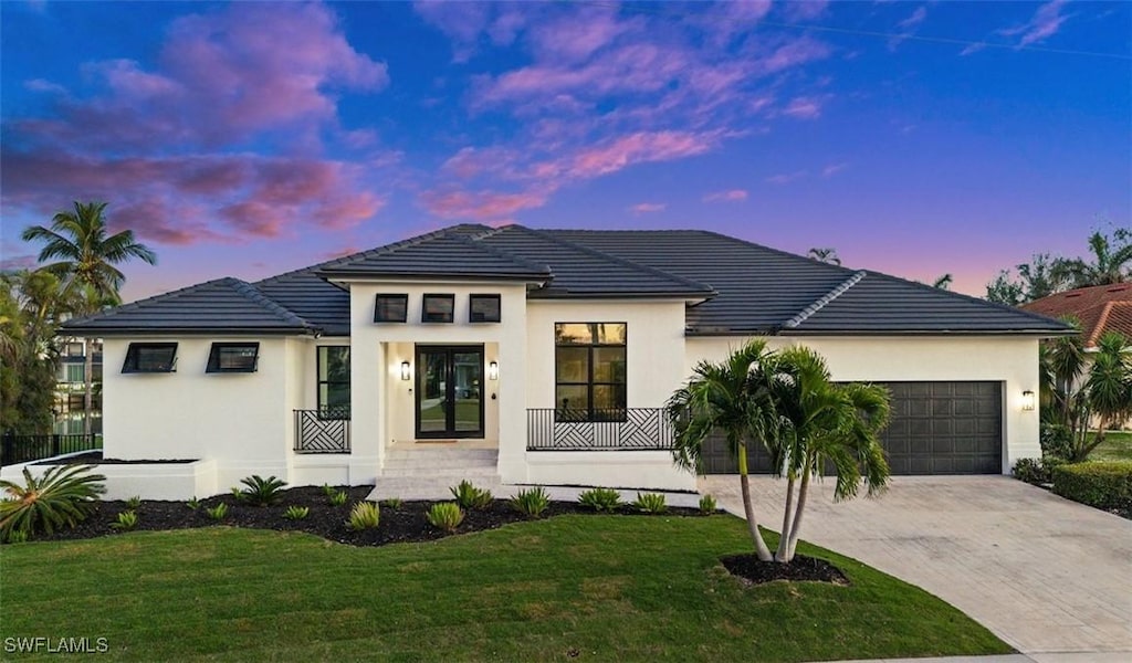 view of front facade featuring a garage and a lawn