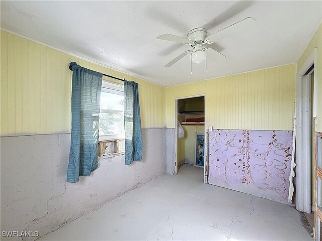 spare room with concrete floors and ceiling fan