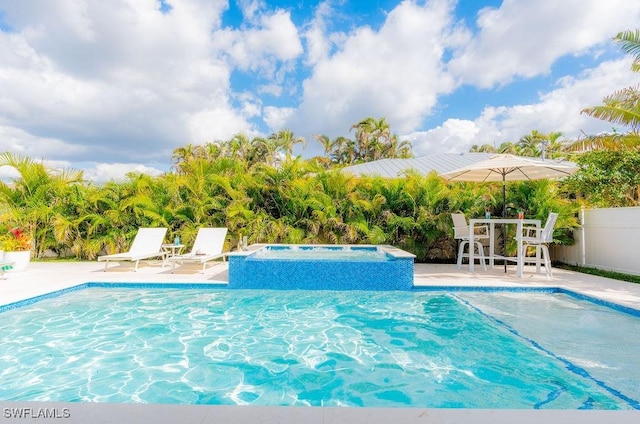 view of pool with an in ground hot tub and a patio area