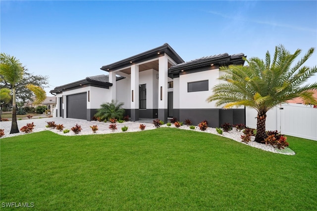 view of front facade featuring a garage and a front lawn