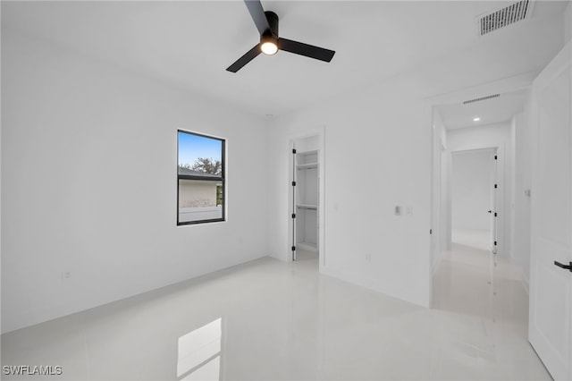 empty room featuring ceiling fan