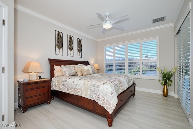 bedroom featuring ornamental molding, light hardwood / wood-style floors, and ceiling fan