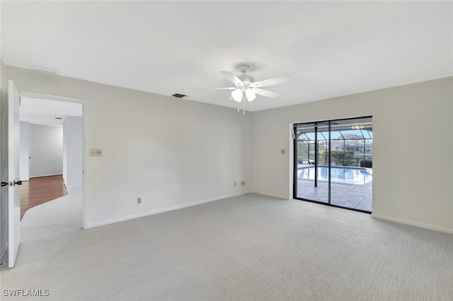 carpeted empty room featuring ceiling fan