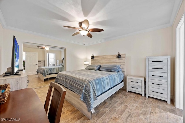 bedroom featuring light wood-style flooring, a ceiling fan, and ornamental molding