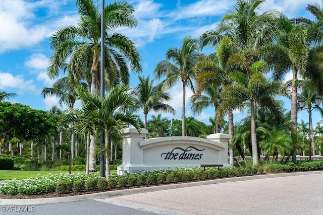 view of community / neighborhood sign