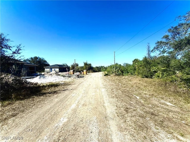 Listing photo 2 for 704 Ledge St, Lehigh Acres FL 33972