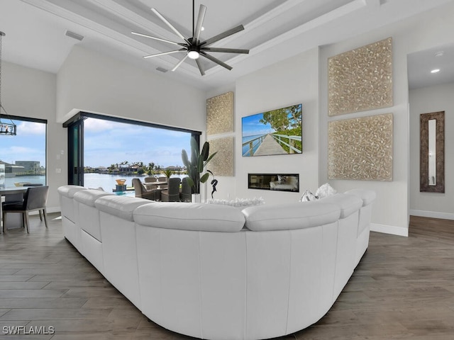 living room with dark wood-type flooring and ceiling fan