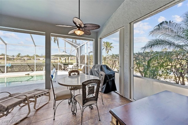 sunroom / solarium featuring ceiling fan